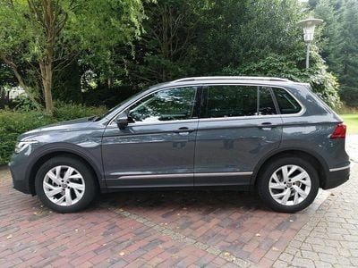Grau Gebraucht 2023 VW Tiguan Move SUV | 29.900 € (Etwas zu teuer)