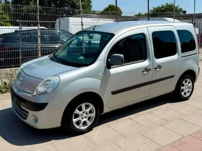 Gebraucht Renault Kangoo Happy Family 106 PS (77 kW) 2011 Space grau Van / Kleinbus