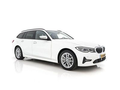 Weiß Gebraucht 2021 BMW 330e Sport Line Kombi | 20.719 € (Fairer Preis)