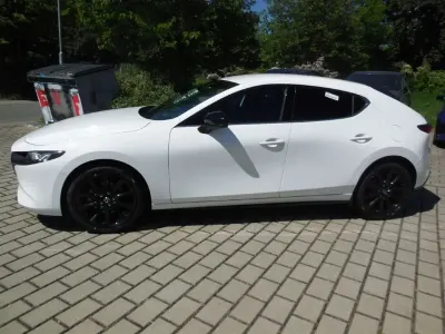 Neu Mazda 3 Homura-Line 140 PS (102 kW) 2026 Arctic white Limousine