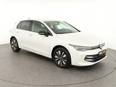 Używany VW Golf VIII Goal 150 KM (110 kW) 2025 Biały Sedan/Limuzyna