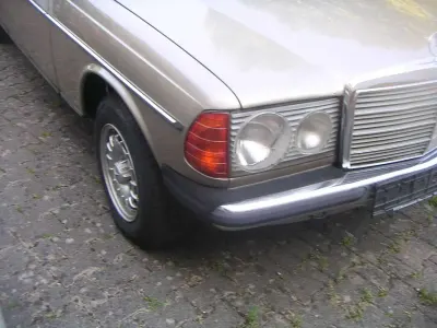 Gebraucht Mercedes 240 72 PS (52 kW) 1989 Bronze Limousine