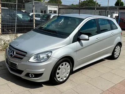 Gebraucht Mercedes B180 109 PS (80 kW) 2010 Silber Van / Kleinbus