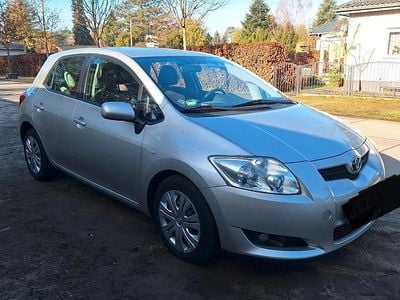 Gebraucht Toyota Auris 97 PS (71 kW) 2009 Silber Kleinwagen