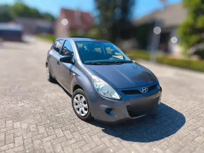 Gebraucht Hyundai i20 79 PS (58 kW) 2011 Grau Kleinwagen