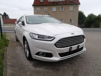 Gebraucht Ford Mondeo Titanium 179 PS (131 kW) 2015 Arktisweiß (metallic) Kombi