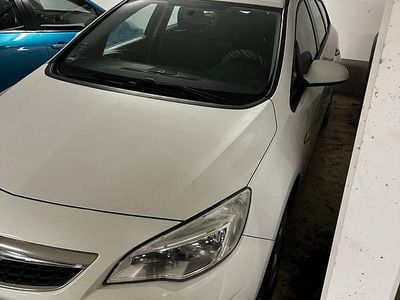 Gebraucht Opel Astra 95 PS (69 kW) 2012 Weiß Kombi