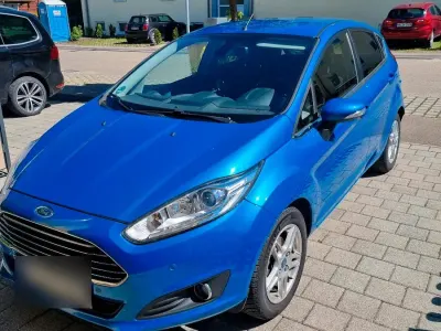 Gebraucht Ford Fiesta Titanium 95 PS (69 kW) 2013 Blau Kleinwagen