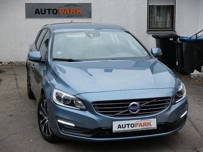 Begagnad Volvo V60 Linje Svart 150 HK (110 kW) 2017 Blå Kombi