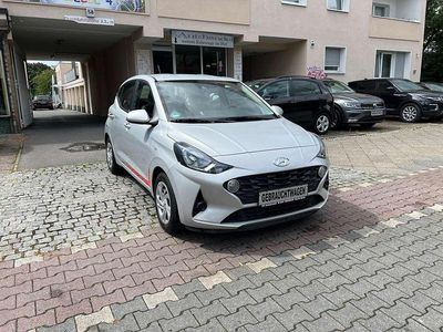 Gebraucht Hyundai i10 Select 67 PS (49 kW) 2020 Sleek silver / met Kleinwagen