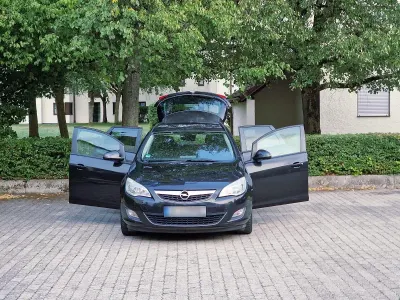 Gebraucht Opel Astra 115 PS (84 kW) 2011 Schwarz Kombi