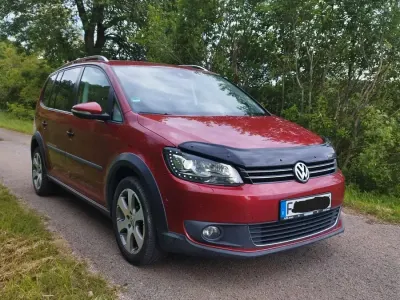 Gebraucht VW Touran Cross 140 PS (102 kW) 2012 Rot Van / Kleinbus
