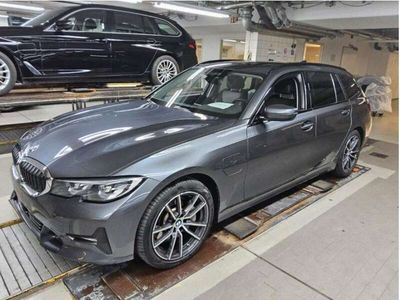 BMW 330e