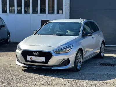 Używany Hyundai i30 Passion 140 KM (102 kW) 2018 Srebrny Sedan/Limuzyna