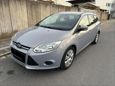 Gebraucht Ford Focus 101 PS (74 kW) 2014 Grau Kombi