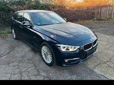 Gebraucht BMW 318 Luxury Line 150 PS (110 kW) 2016 Blau Kombi