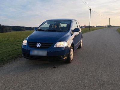 Gebraucht VW Fox 54 PS (39 kW) 2005 Blau Kleinwagen