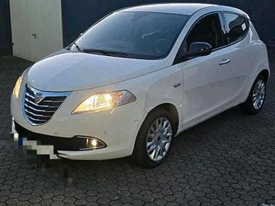 Second-hand Lancia Ypsilon 85 CP (62 kW) 2011 Alb Hatchback