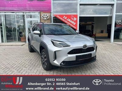 Neu Toyota Yaris Cross 131 PS (96 kW) 2025 Silber SUV