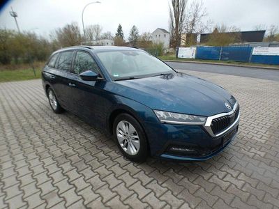 Gebraucht Skoda Octavia Ambition 150 PS (110 kW) 2020 Lava blau Kombi