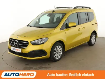 Gebraucht Mercedes T180 Progressive 131 PS (96 kW) 2023 Gelb Van / Kleinbus