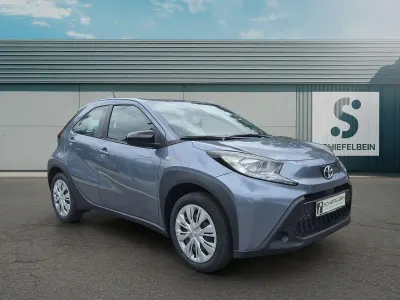 Neu Toyota Aygo X Business Edition 72 PS (52 kW) 2025 Grau SUV