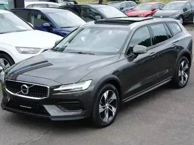 Gebraucht Volvo V60 CC Pro 250 PS (183 kW) 2021 Grau Kombi