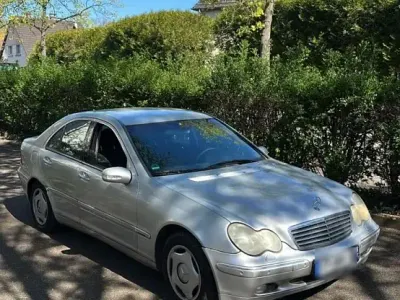 Second-hand Mercedes C220 145 CP (106 kW) 2001 Argintiu Berlinǎ