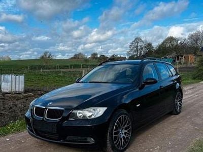 Gebraucht BMW 320 177 PS (130 kW) 2008 Schwarz Kombi