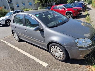 Grau Gebraucht 2007 VW Golf V Limousine | 1.200 € (Guter Preis)