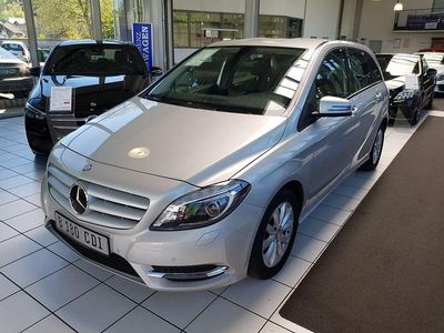 Gebraucht Mercedes B180 Style 109 PS (80 kW) 2014 Silber Van / Kleinbus
