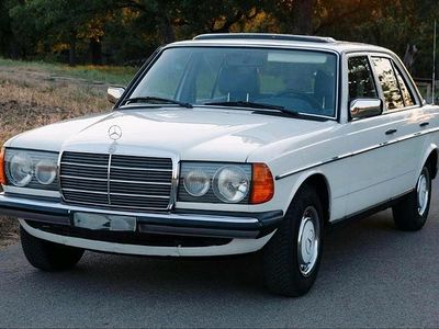 Gebraucht Mercedes 230 109 PS (80 kW) 1976 Weiß Limousine