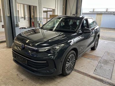 Gebraucht VW Tiguan Life 193 PS (141 kW) 2024 Uranograu SUV