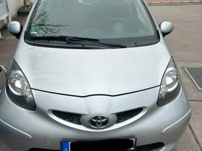 Gebraucht Toyota Aygo 68 PS (50 kW) 2006 Silber Kleinwagen