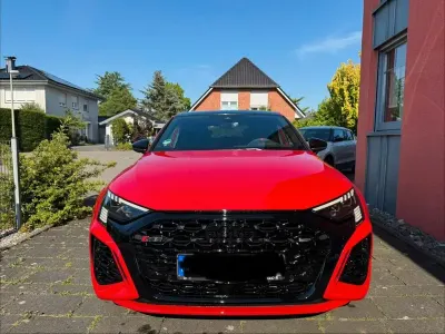 Gebraucht Audi RS3 Sport 400 PS (294 kW) 2023 Rot Limousine