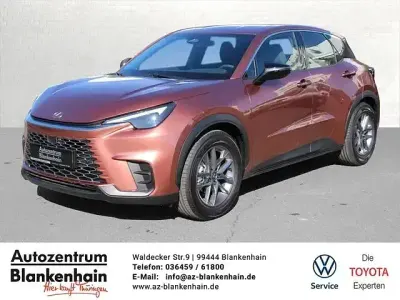 Neu Lexus LBX 136 PS (100 kW) 2025 Kupferrot metallic SUV