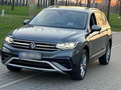 Gebraucht VW Tiguan Allspace 190 PS (139 kW) 2024 Grau SUV