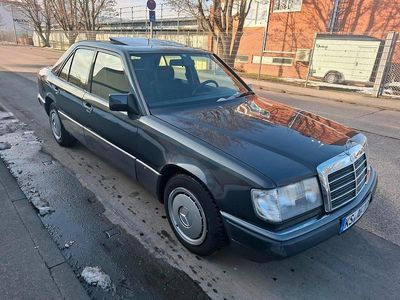 Grau Gebraucht 1989 Mercedes E230 Limousine | 2.999 €