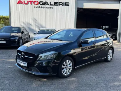 Gebraucht Mercedes A180 122 PS (89 kW) 2016 Kosmosschwarz  metalliclack Kleinwagen
