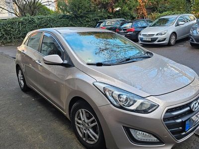 gebraucht Hyundai i30 CW 1.6 GDI Style Style