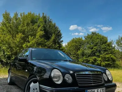 Gebraucht Mercedes E430 Avantgarde 279 PS (205 kW) 1998 Schwarz Limousine