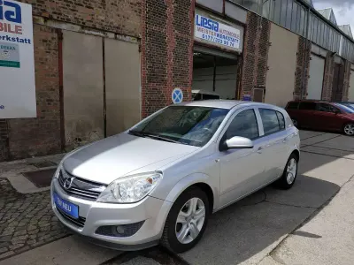 Gebraucht Opel Astra Edition 116 PS (85 kW) 2009 Argon silber/ice silver Kleinwagen