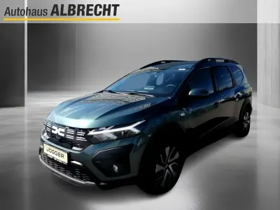 Gebraucht Dacia Jogger Expression 110 PS (80 kW) 2025 Zedergrün Van / Kleinbus