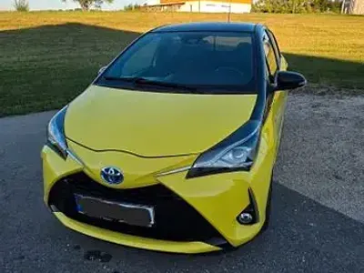 Gebraucht Toyota Yaris Style 101 PS (74 kW) 2017 Gelb Limousine