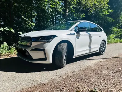 Gebraucht Skoda Enyaq iV SportLine 150 kW (204 PS) 2023 Weiß SUV