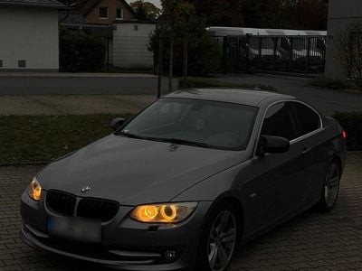 Gebraucht BMW 325 204 PS (150 kW) 2010 Grau Coupé