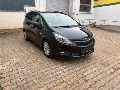 Schwarz Gebraucht 2017 Opel Zafira Active Van / Kleinbus | 8.300 € (Fairer Preis)