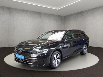 Grenadillschwarz metallic Gebraucht 2024 VW Passat Elegance Kombi | 43.700 € (Fairer Preis)