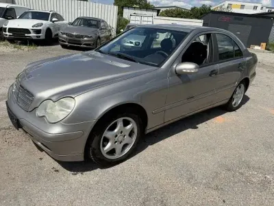 Gebraucht Mercedes C220 150 PS (110 kW) 2004 Cubanitsilber Limousine