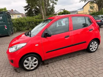 Gebraucht Hyundai i10 Edition 69 PS (50 kW) 2013 Rot Kleinwagen